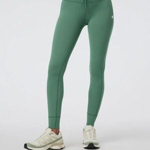 Vuori Daily Leggings Size S Hedge Green